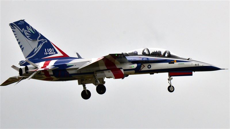 低空衝場　第2架勇鷹高教機台東交機