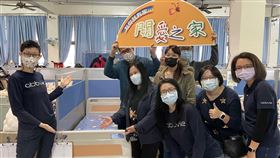 艾伯維藥品（AbbVie）獻愛，今日捐贈四張電動病床給關愛之家。（圖／關愛之家提供）