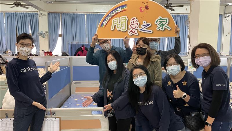 艾伯維贈4電動病床助關愛感染者照護