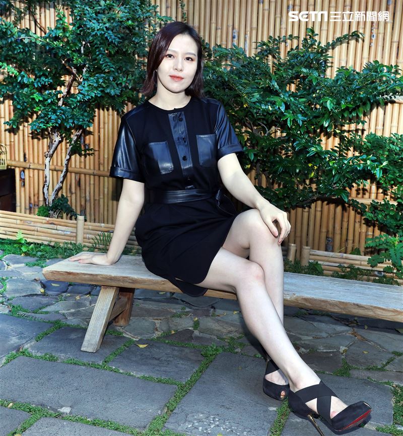 劉品言三立新聞網專訪。（記者邱榮吉/攝影）