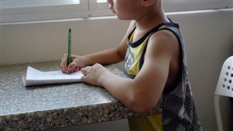 獨／小兄妹睡6小時夠嗎？專家揭正確時數