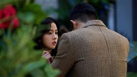  《雪降花》JISOO 丁海寅。（圖／Disney+提供）