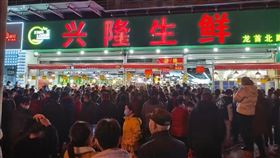 西安封城！全市中學以下全停課　超市現搶購潮▲（圖／翻攝自西安人文攝影微博）