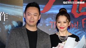 「人魚面｣演員徐若瑄老公李雲峰現身甜蜜獻花獻吻。（記者邱榮吉/攝影）