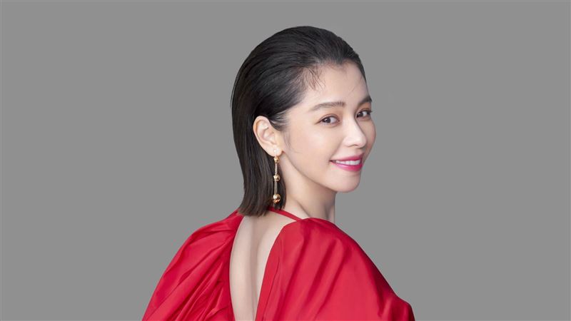 徐若瑄偷現身跨年被抓包　她竟大笑