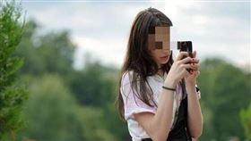  ▲小孩玩手機（圖／翻攝自pixabay）