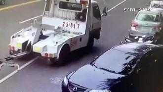 拖吊車螃蟹爪脫鉤　害轎車連撞6機車