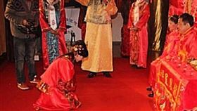 ▲新舊觀念不同，帶女友去見未來公婆前，最好事先溝通好。（示意圖／翻攝自百度百科）