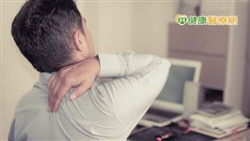 五十肩疼痛難忍！醫籲：黃金三角整合治療