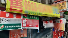  北市店面求售廣告掛滿！外籍記者看傻（圖／翻攝自taiwanreporter臉書）