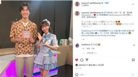 ▲拍攝結束後AKB48 Team TP排隊找風田拍攝。（圖／藤井麻由IG）