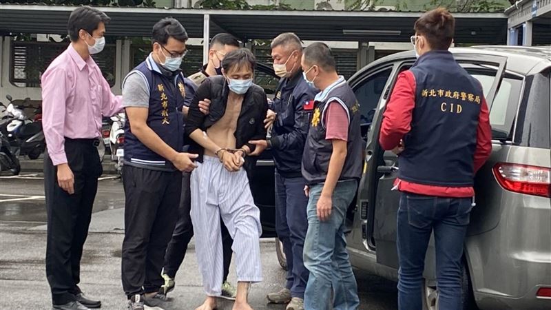 悍匪拒捕大腿被貫穿　狼狽到案畫面曝