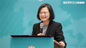 蔡英文出席「國立臺灣大學重點科技研究學院揭牌典禮」（圖／總統府提供）