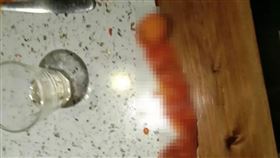 吃火鍋咬到保險套！他扯出「一長條」氣炸：超噁心（圖／翻攝自紅星新聞）