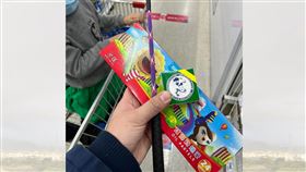  聖誕交換禮物 小孩專用套餐（圖／翻攝自爆廢公社）