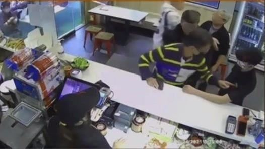 被勸餐廳勿吸菸　大老闆怒嗆小店員