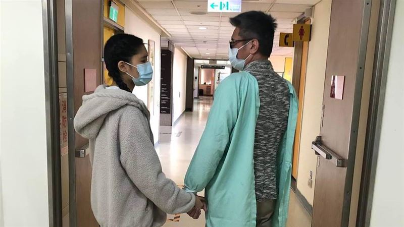 包小柏為女全白髮　4個月前憔悴現身