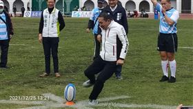 ▲新北市長侯友宜出席杜元坤出資舉辦的元坤盃橄欖球賽。（圖／杜元坤提供）