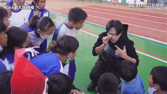 魔術師到部落慶聖誕　偏鄉小朋友樂翻