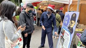 新北警耶誕園遊會 侯友宜歡唱平安夜(新北警提供