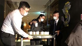 王力宏請飯店送飲料給媒體 記者李依璇攝影