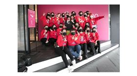 ▲天使心攜手iROO邀300組愛奇兒家庭共度溫馨聖誕節（圖／業者提供）