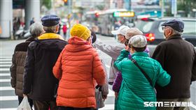 冷氣團/天氣/寒流/羽絨衣（記者陳弋攝影）