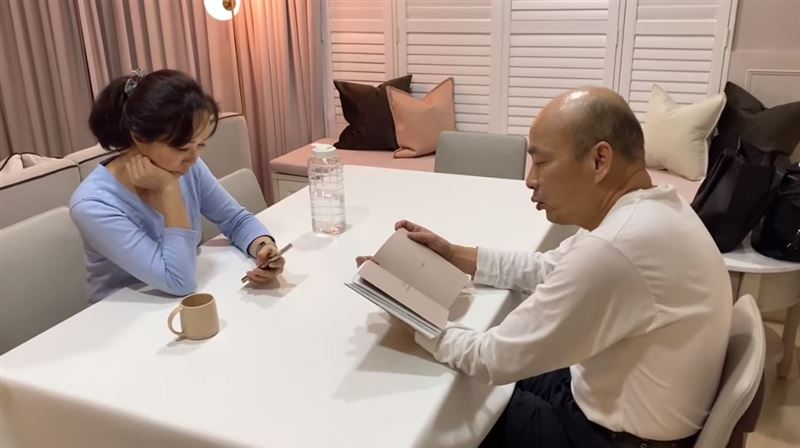 曝與妻互動　韓國瑜：我念書很無聊嗎