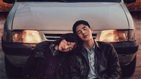 周冬雨、劉昊然。（圖／翻攝自平原上的火焰微博）