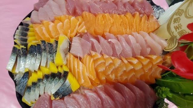 生魚片一大盤500　牠端上桌眾人嫌