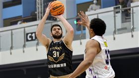 ▲阿提諾T1首戰攻下25分15籃板。（圖／T1聯盟提供）