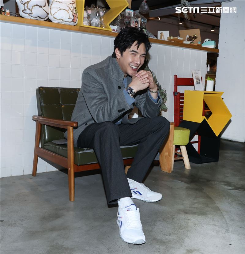 謝佳見舞台劇同學會同鞋三立新聞網專訪。（記者邱榮吉/攝影）
