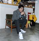 謝佳見舞台劇同學會同鞋三立新聞網專訪。（記者邱榮吉/攝影）