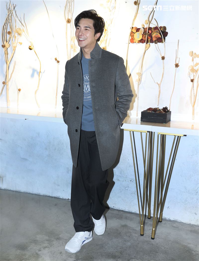 謝佳見舞台劇同學會同鞋三立新聞網專訪。（記者邱榮吉/攝影）