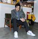 謝佳見舞台劇同學會同鞋三立新聞網專訪。（記者邱榮吉/攝影）