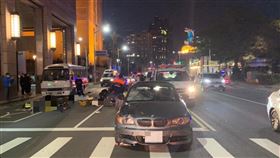 高雄男子涉酒駕撞4路人  1女急救後不治（1）高雄市26日晚間發生BMW小客車撞擊4名行人車禍，其中范姓女子急救後宣告不治，另3名行人受傷送醫。警方表示，肇事黃姓駕駛酒測值達1.24，將依公共危險罪送辦。（警方提供）中央社記者曾以寧傳真  110年12月26日