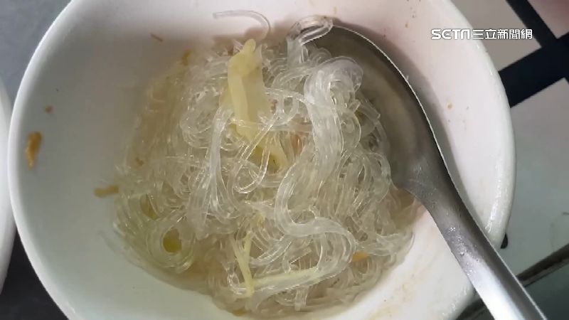 冬粉直接丟進火鍋，容易依附湯內油脂和鹽分。（示意圖／資料照）