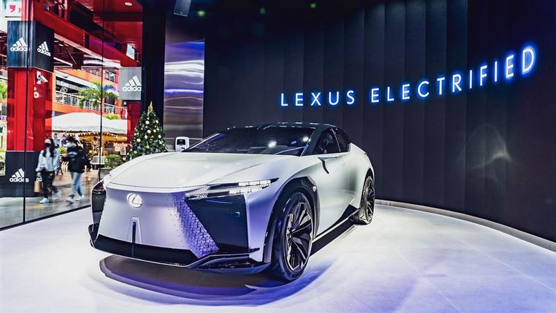限時登台　凌志電動概念車現身信義區