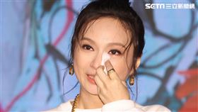 Faye詹雯婷「在雲彩上跳舞嘰嘰喳喳」發片記者會。（記者邱榮吉/攝影）