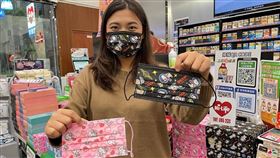 萊爾富宣布，12月29日起，推出超商獨家販售QMI年度限定兩款智能口罩。（圖／品牌提供）