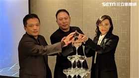 同開攜手子公司天盛科技，以及台灣幣託交易所、香港商全金集成等多方強強聯手，開創全球第一檔區塊鏈禮券「TWiP」，並發布「iPoint支付平台」，創造數位貨幣與生活消費無縫接軌，搶進元宇宙，亦為同開營運布局開展新里程。左一 全金集成董事長劉立恩、左二 幣託交易所CEO鄭光泰、左三 天盛科技董事長温雅貴。（圖／記者戴玉翔攝影）