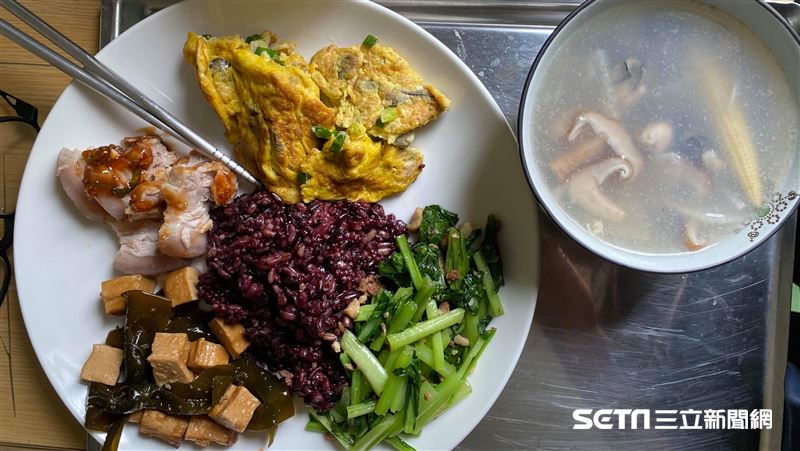 爽嗑月子餐！婆婆不分她：留給我兒子
