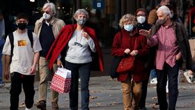 2021年全球仍深受疫情影響。（示意圖／路透社／達志影像）