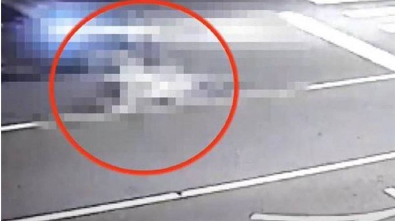 為超車撞散一家人？警曬監視器打臉