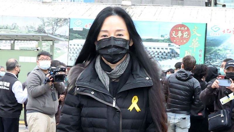 狄鶯暴瘦送別陳松勇　雙頰凹陷惹驚呆