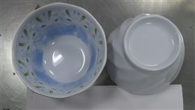 台灣善商股份有限公司自中國進口的「碗(MELAMINE　BOWL)」，檢出容器具溶出試驗不符規定。（圖／食藥署提供）