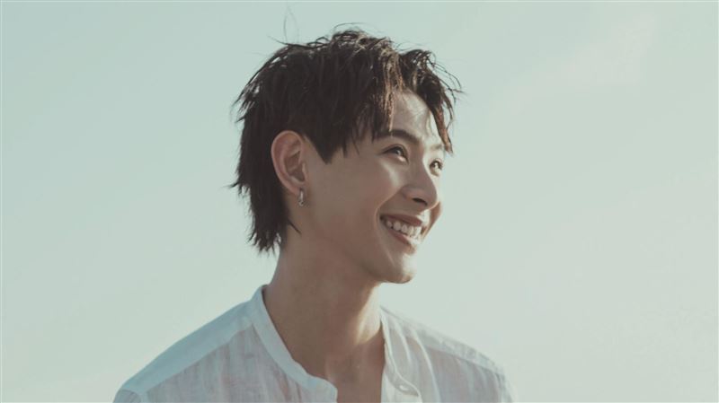 連晨翔迎30歲生日　裸身送養眼福利