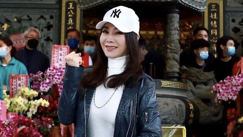 陳美鳳曬親吻幸福照　曝光「新戀情」