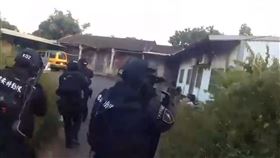 刑事局中部打擊犯罪中心，卡西酮，芳苑國小旁三合院，圖/翻攝畫面