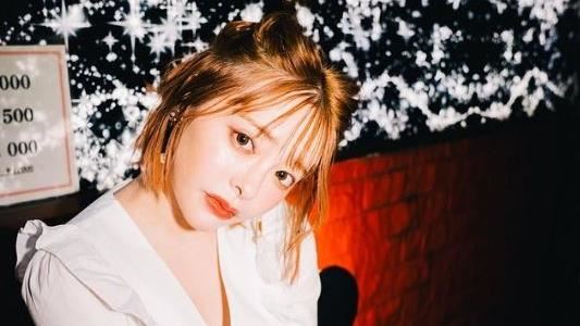 AV女優聖誕雪乳不藏了！三點式遮胸